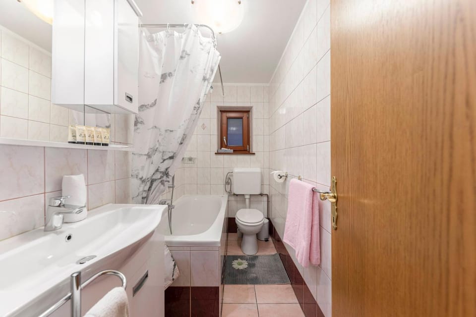Toilet, Bathroom, Bath