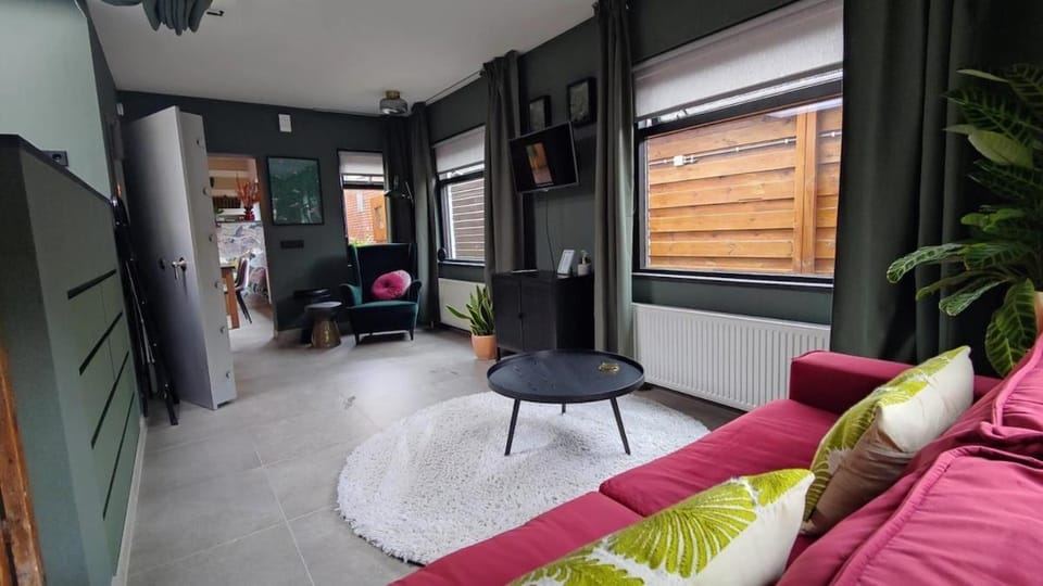 Bed, Living room, Photo of the whole room, Seating area, Bedroom