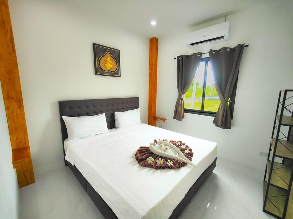 Sunny Petite Villa Close to Beach House in Ko Samui