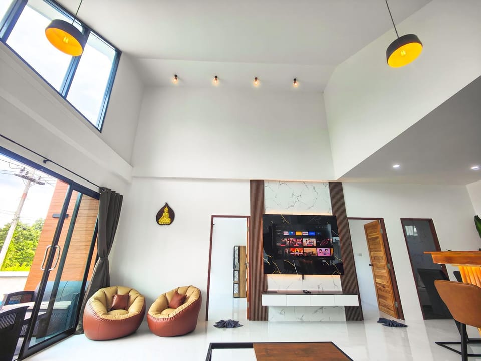 Sunny Petite Villa Close to Beach House in Ko Samui