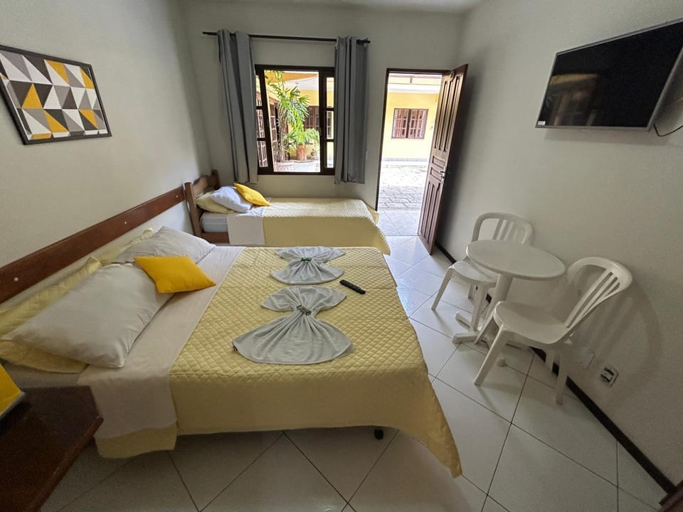 Property building, Bedroom, Guests, Family