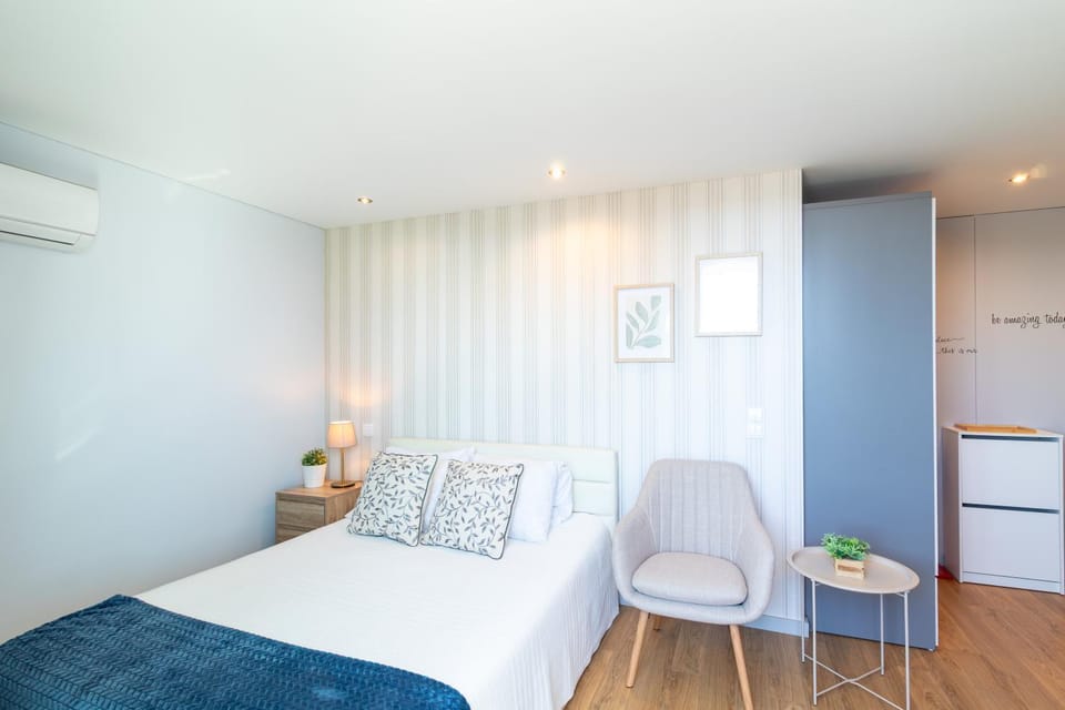 Seating area, Bedroom