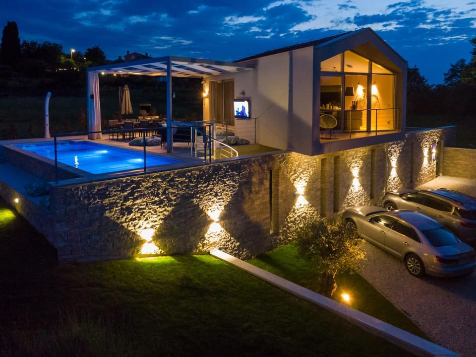 Property building, Patio, Night, Natural landscape, Garden, View (from property/room), Garden view, Pool view, Swimming pool, sunbed