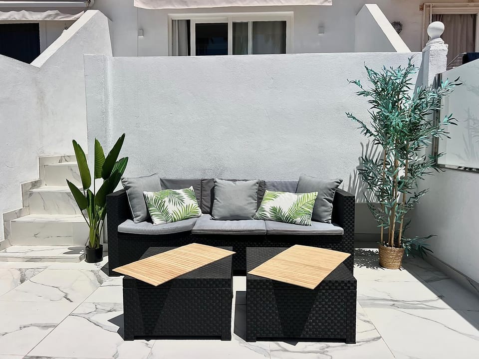 Patio, Day, Balcony/Terrace, Seating area