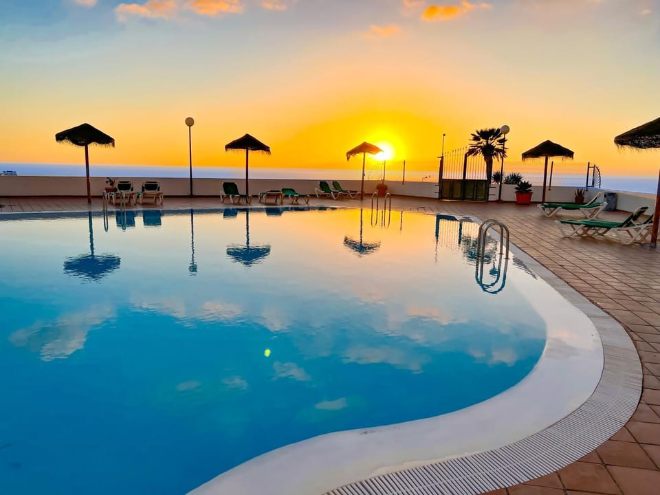 Day, Natural landscape, Pool view, Sea view, Swimming pool, Swimming pool, Sunrise, Sunset, sunbed