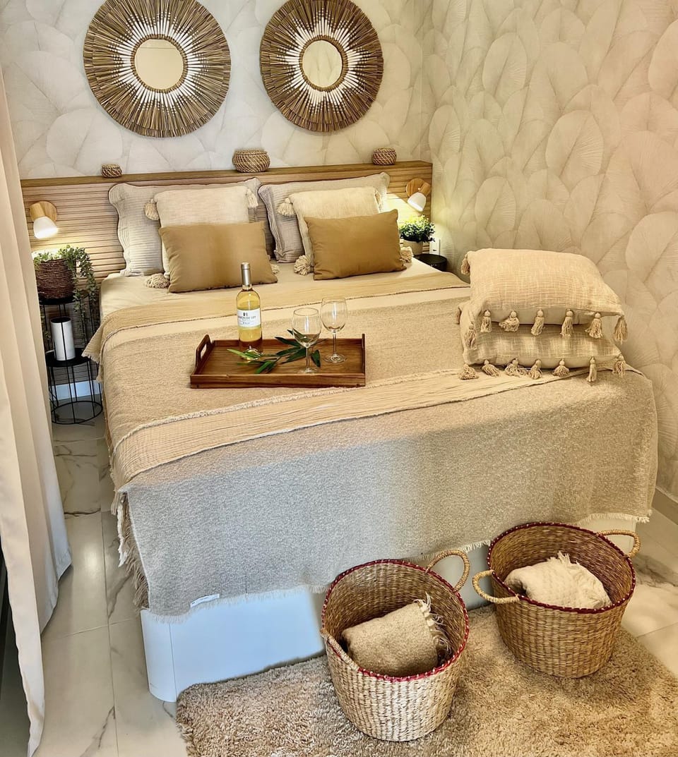 Bed, Photo of the whole room, Bedroom