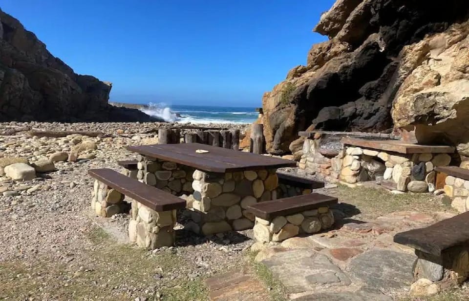 Neighbourhood, BBQ facilities, Beach