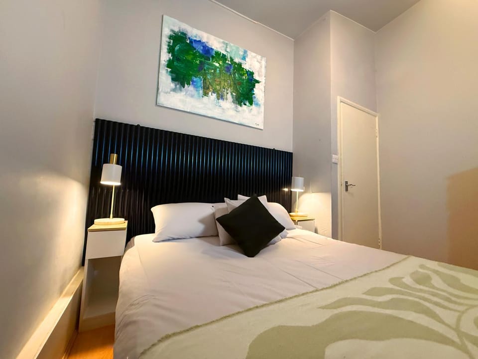Stylish Kennington apartment near tube with King Bed and garden Apartment in London Borough of Southwark