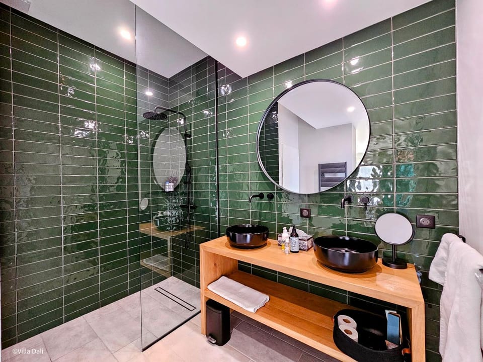 Shower, Bathroom, towels