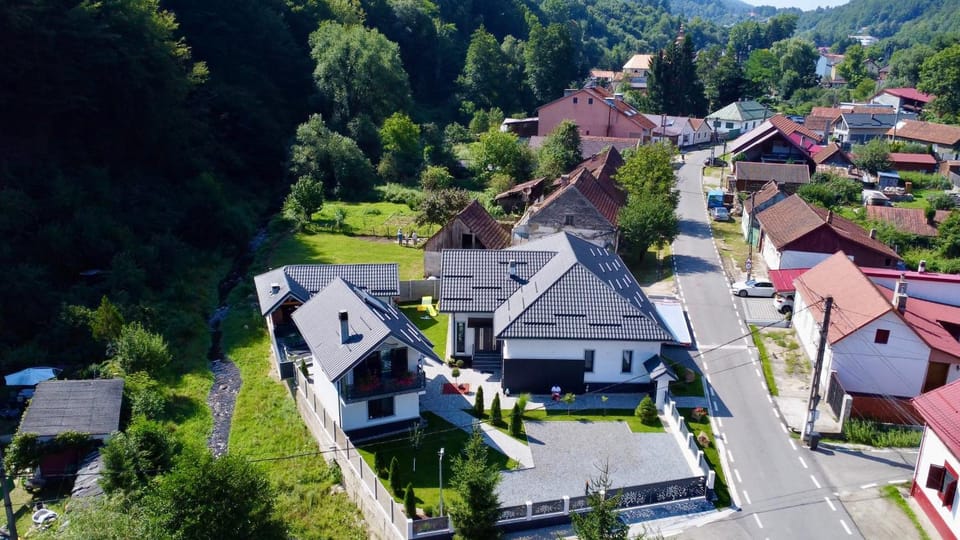 Vila Casa Din Vale - Valiug Villa in Timiș County