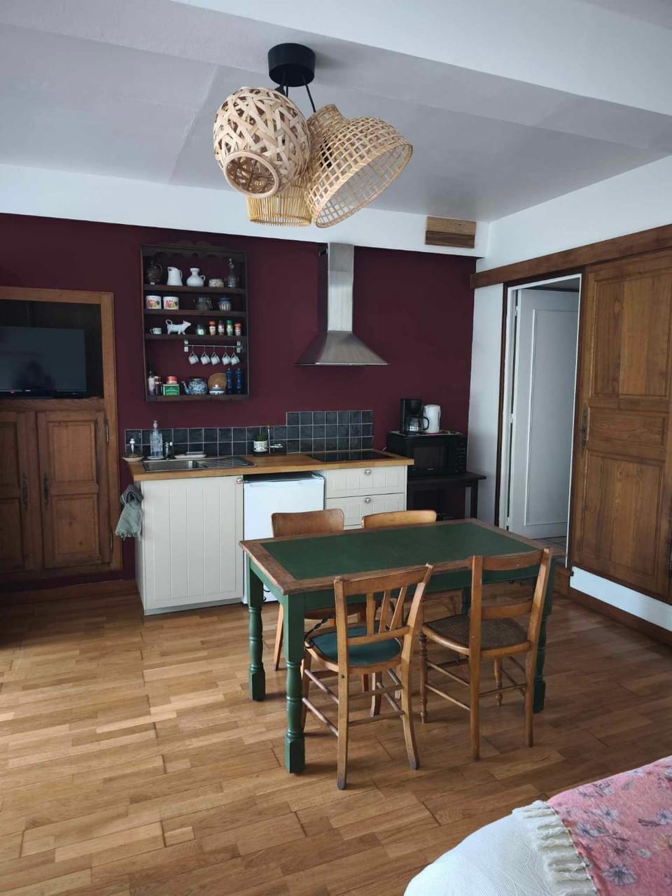 Kitchen or kitchenette, Dining area, pet friendly