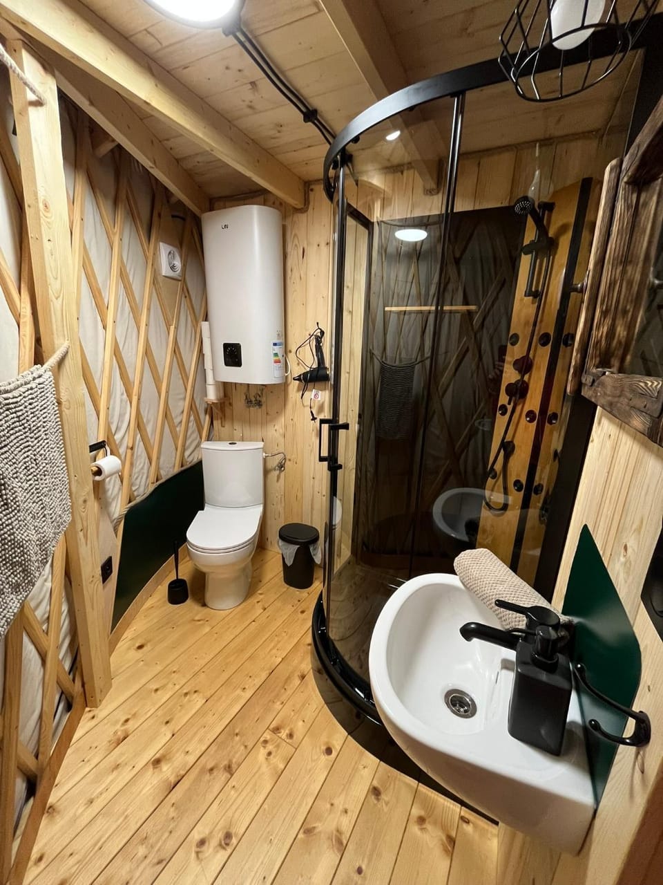 Shower, Toilet, Bathroom, towels