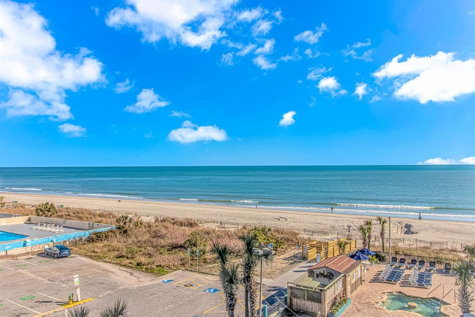 Ocean View Queen Suite- Landmark 517 House in Myrtle Beach