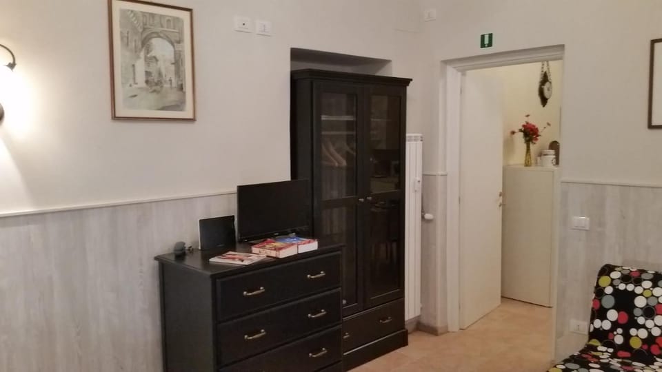 Library, TV and multimedia, Other, Decorative detail, Bedroom, Area and facilities