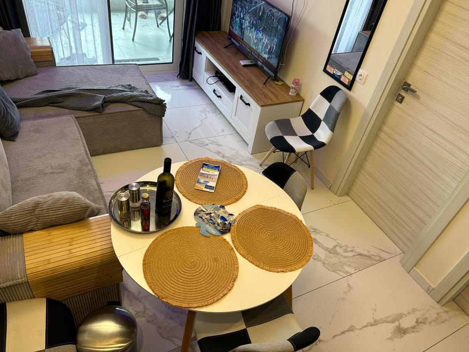 TV and multimedia, Living room, Dining area