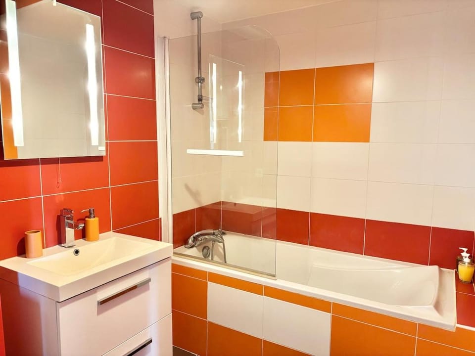 Bathroom, Bath