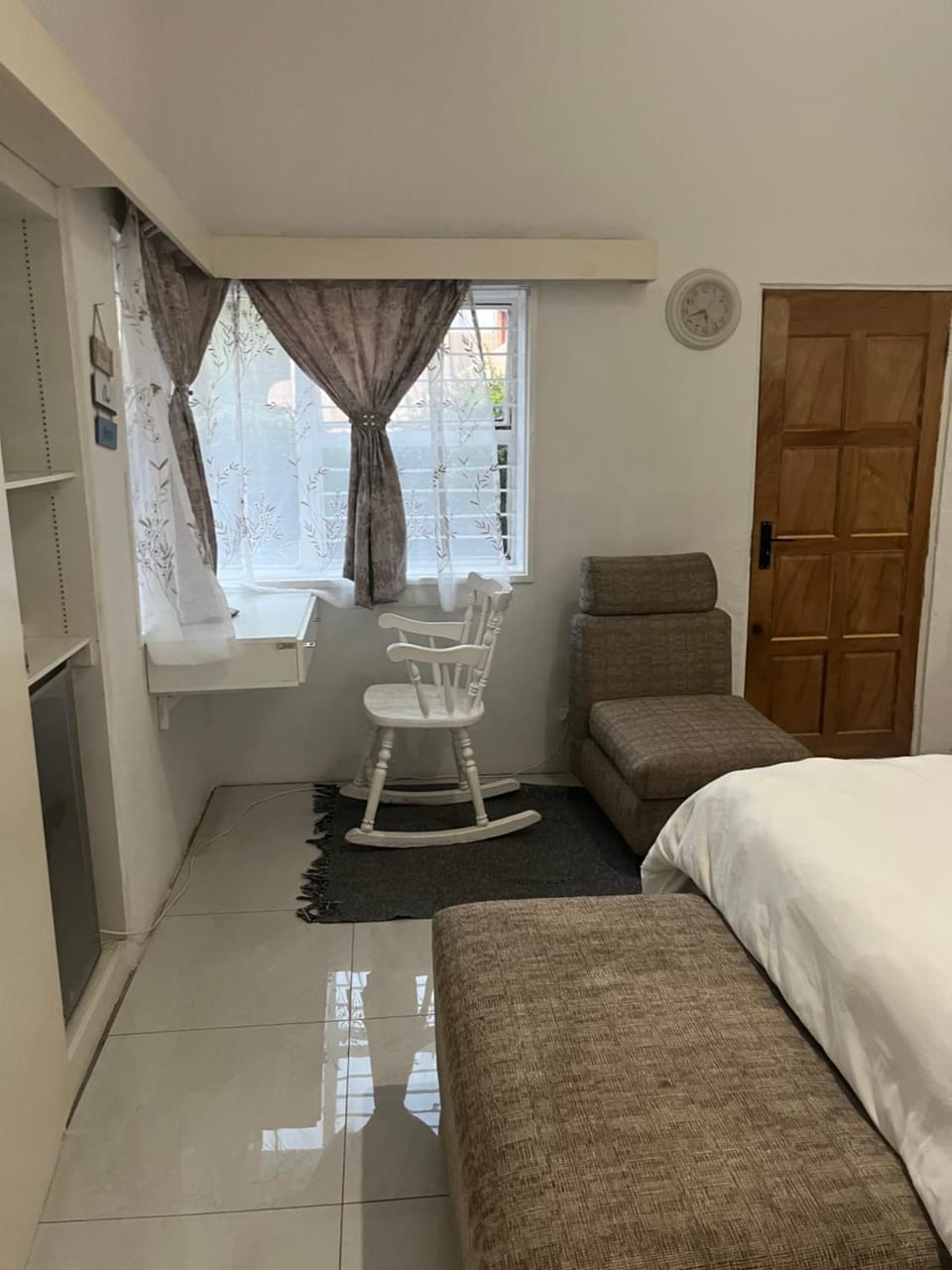 Peaamb GuestHouse - Springs Golf Club Bed and Breakfast in Gauteng