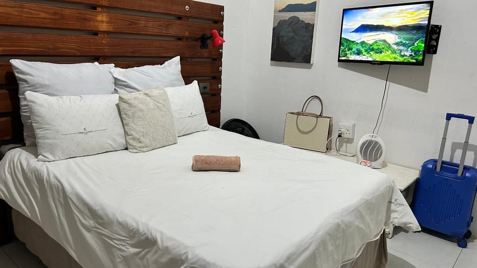 Peaamb GuestHouse - Springs Golf Club Bed and Breakfast in Gauteng