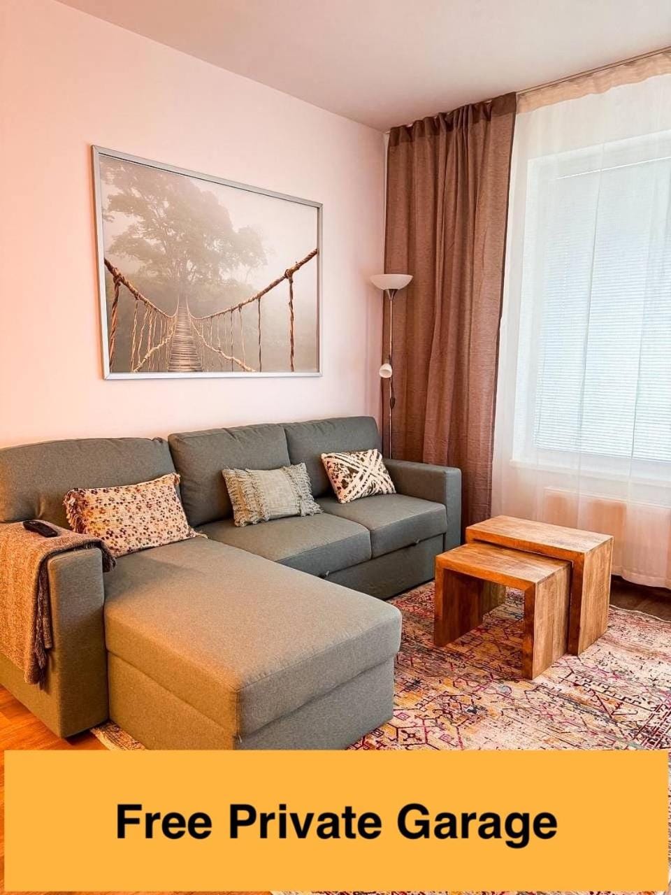Living room, Seating area, Guests