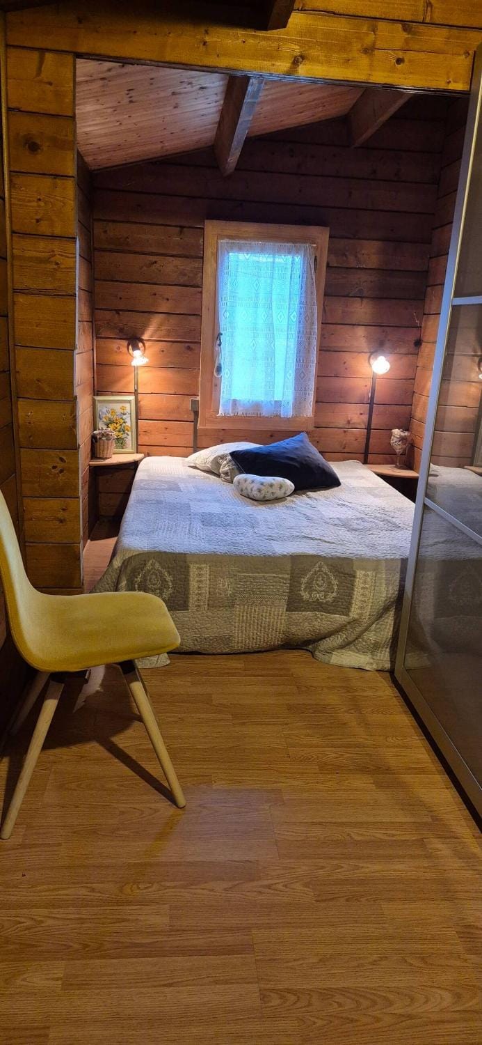Bed, Photo of the whole room, Bedroom, Internal: Not applicable to any particular room