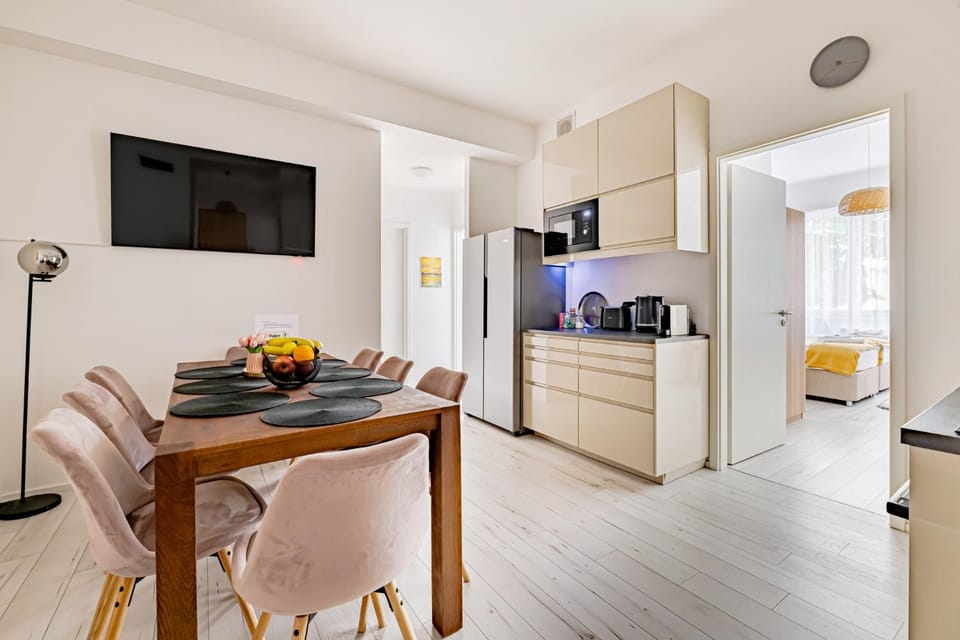 TV and multimedia, Kitchen or kitchenette, Living room, Dining area