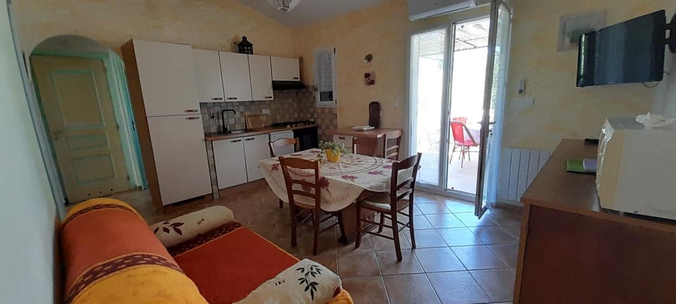 Communal lounge/ TV room, Kitchen or kitchenette