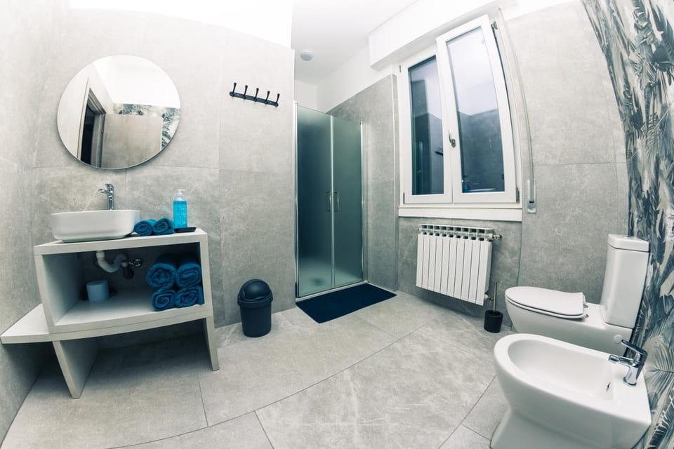 Shower, Bathroom, towels