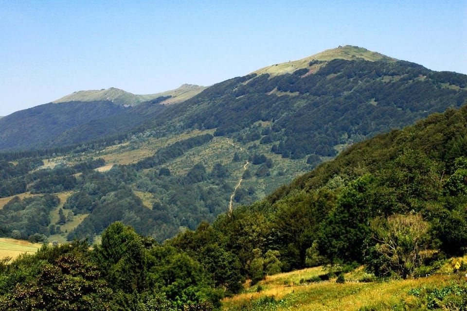 Nearby landmark, Natural landscape, Mountain view