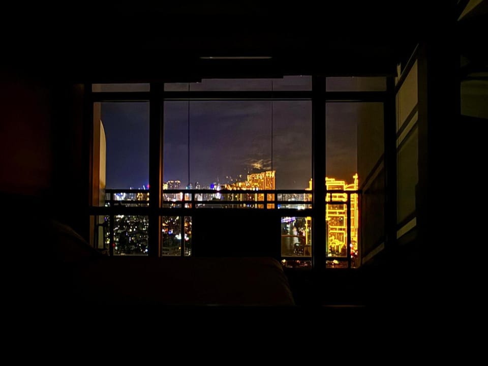 GRAMERCY - SKY-VIEW 1 Bed escape with POOL & SPA Access Apartment in Makati