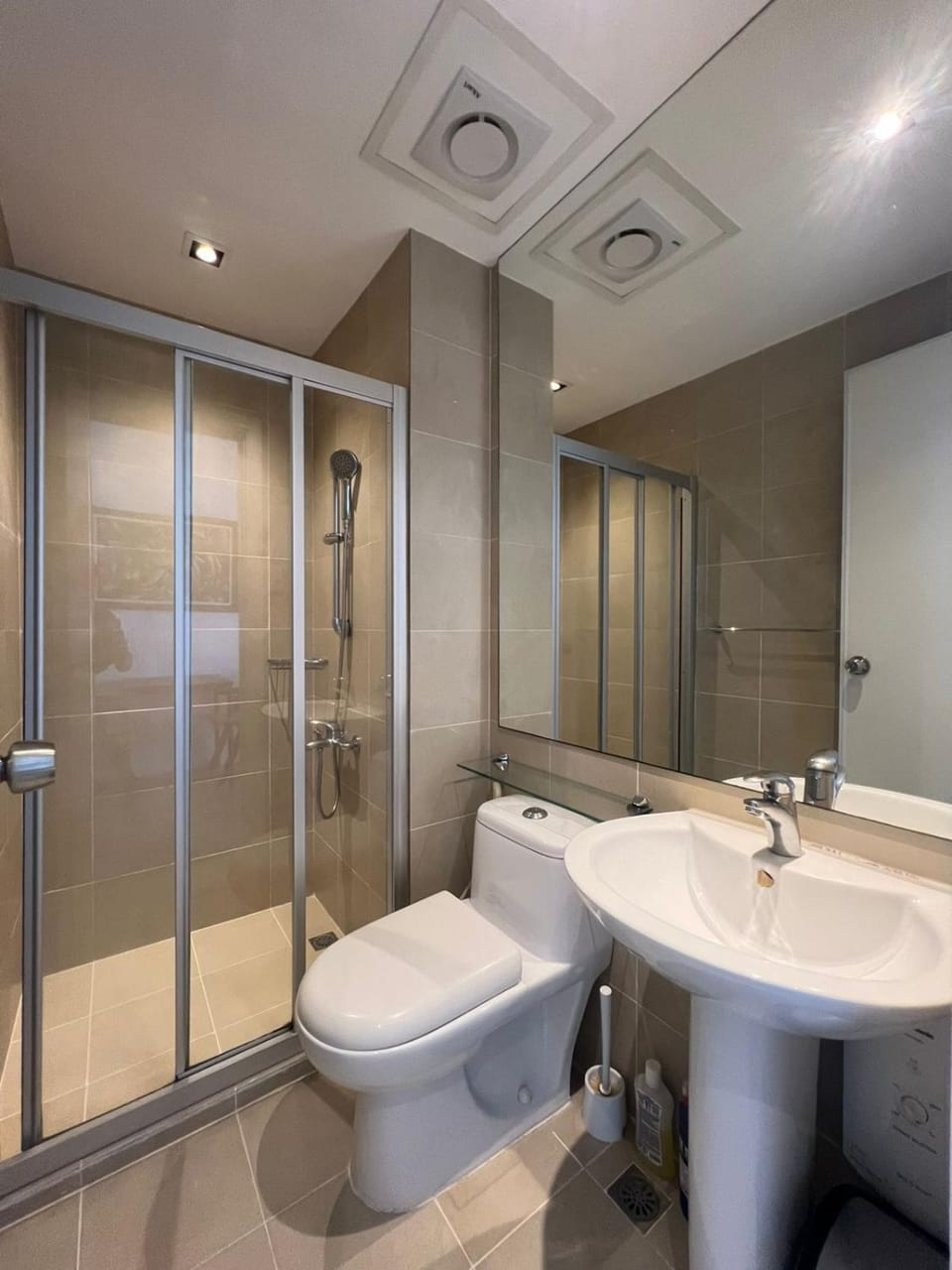 GRAMERCY - SKY-VIEW 1 Bed escape with POOL & SPA Access Apartment in Makati