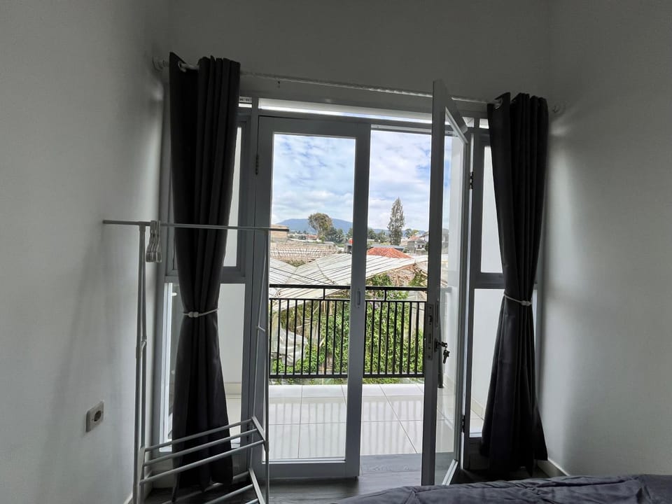 Bed, View (from property/room), Balcony/Terrace