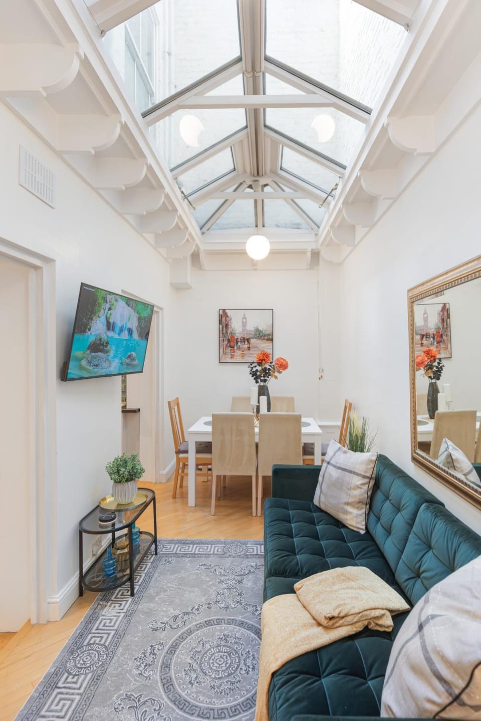 TV and multimedia, Living room, Seating area, Dining area