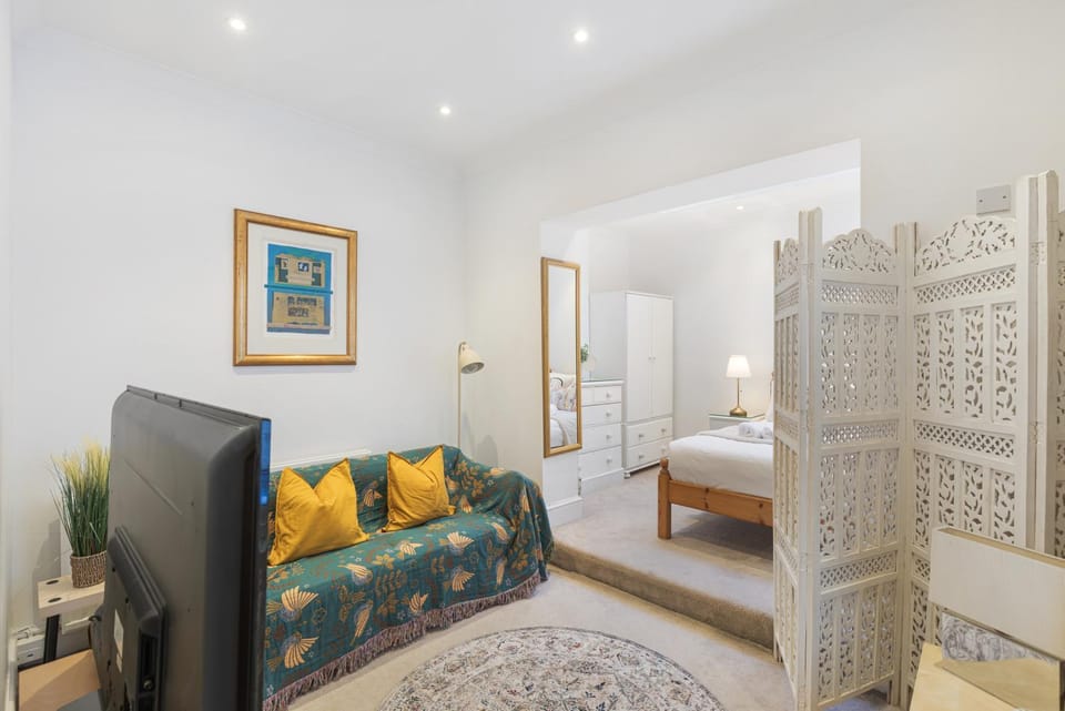 Bed, Living room, Seating area