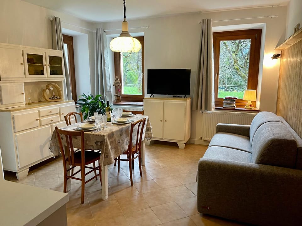 TV and multimedia, Living room, Dining area