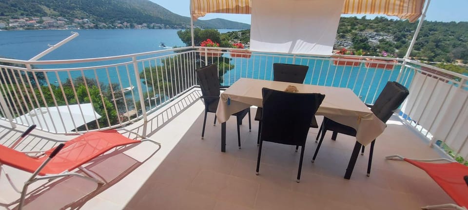 View (from property/room), Balcony/Terrace, Mountain view, Sea view