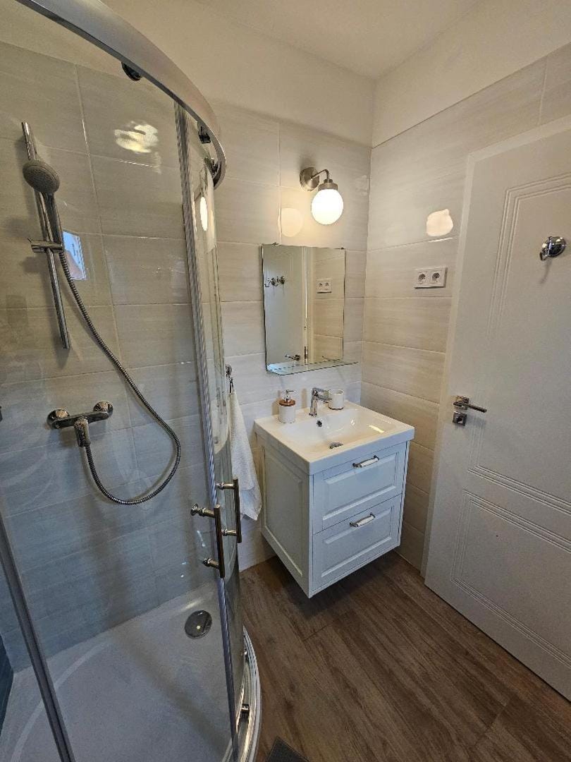 Toilet, Bathroom, towels