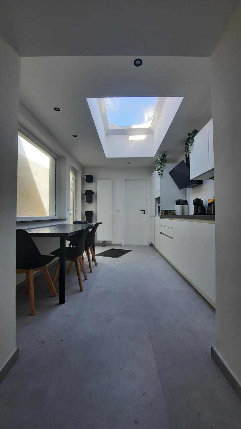 Kitchen or kitchenette, Dining area