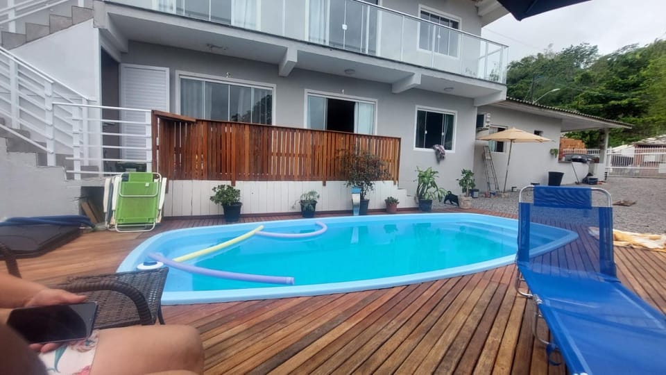 Day, Pool view