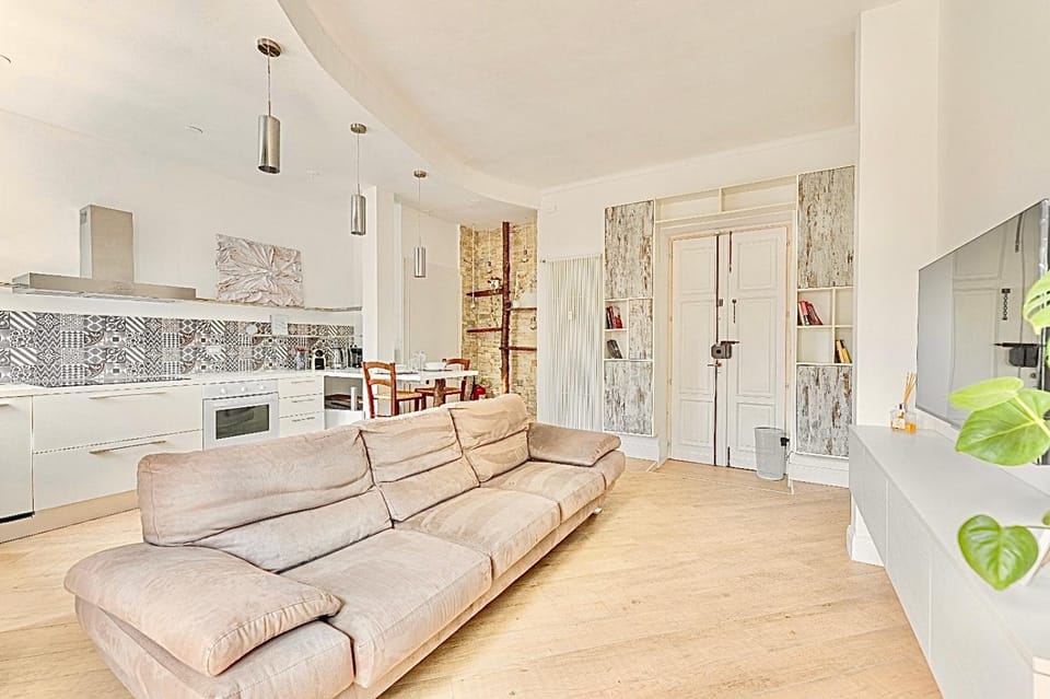 Kitchen or kitchenette, Living room, Seating area, pet friendly, stove