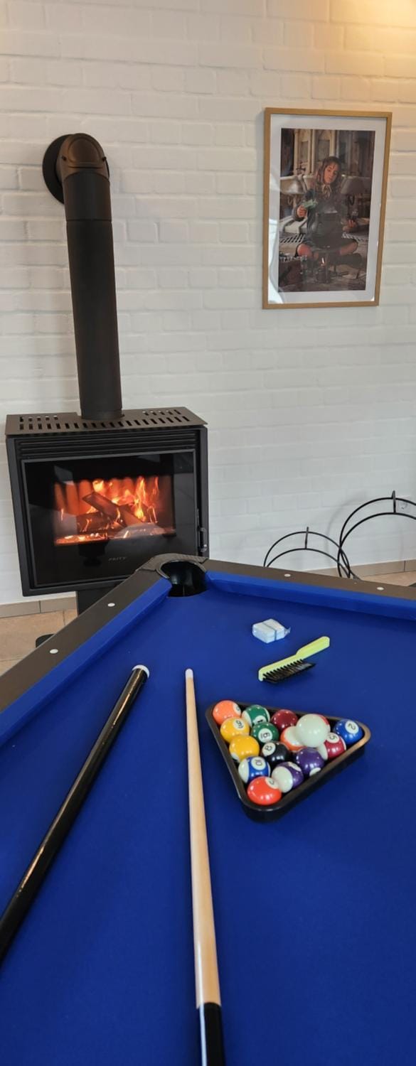 Billiard, Game Room