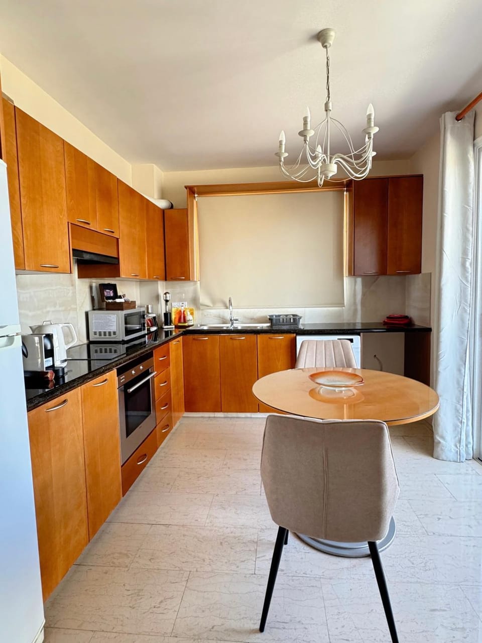Kitchen or kitchenette, Dining area, washing machine