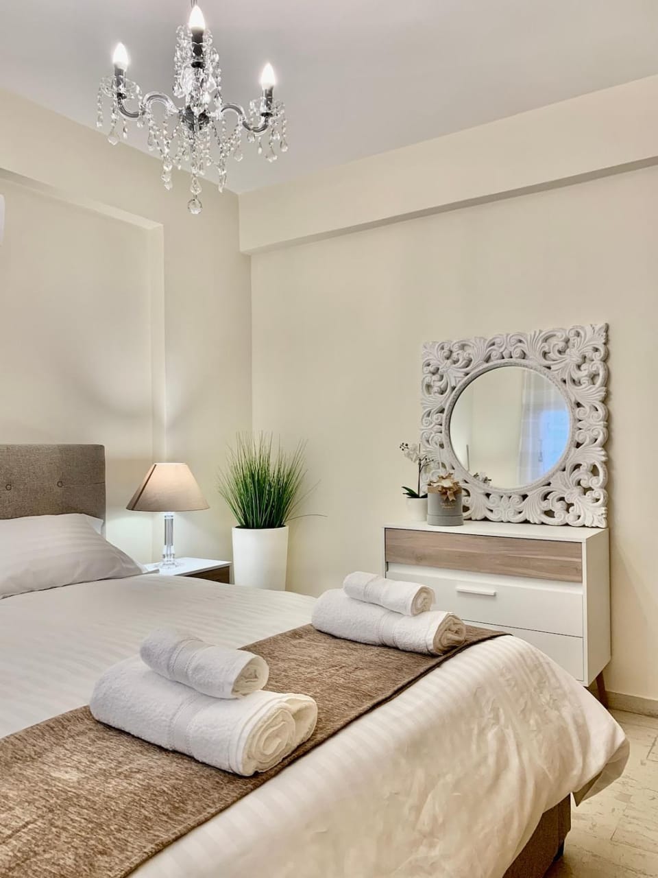 Bed, Bedroom, towels