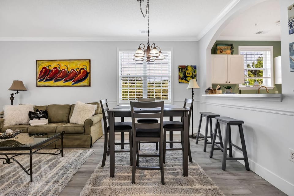 Angie's Place w Golf Views Plus Huge Resort Pool House in North Myrtle Beach