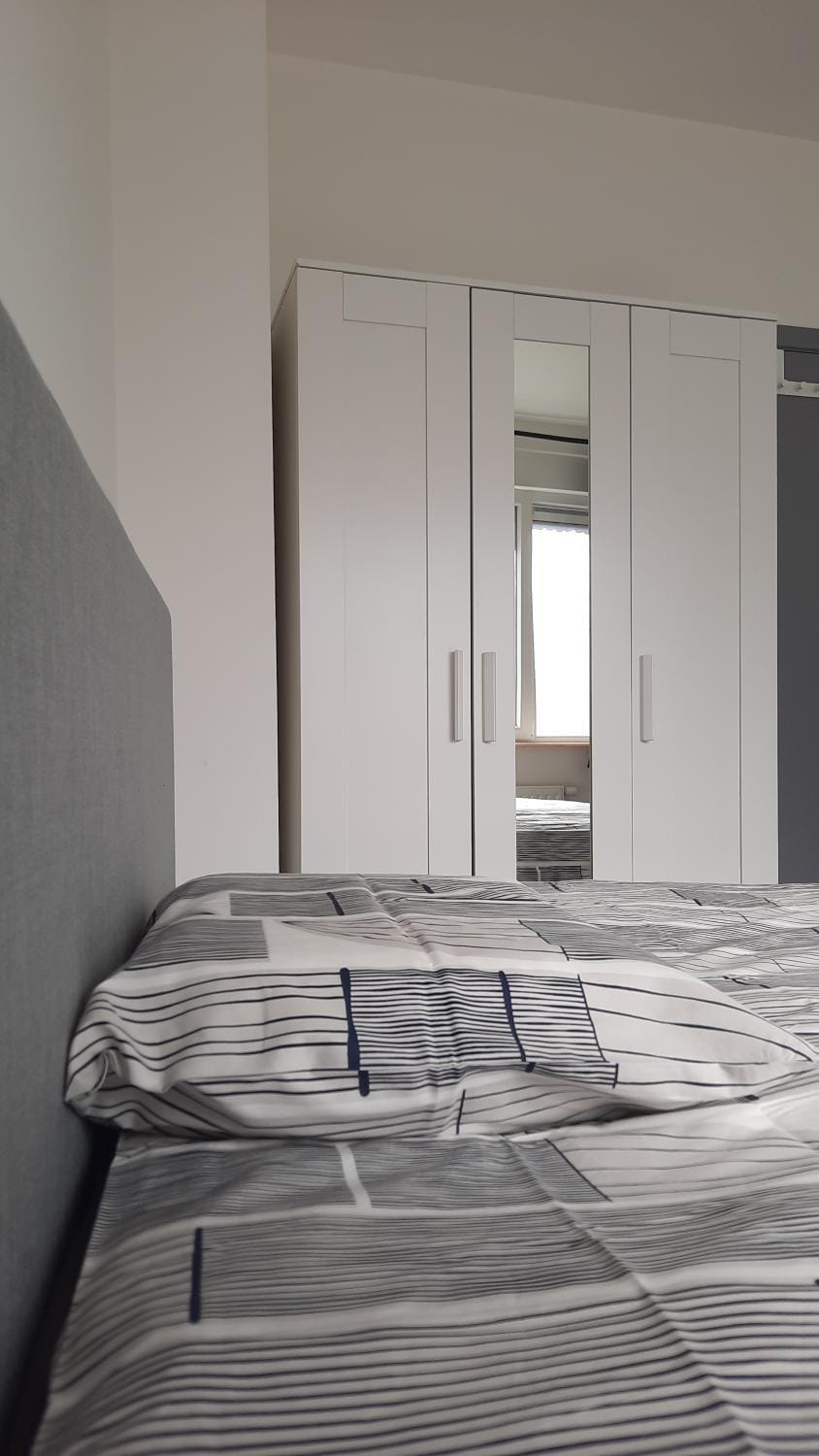 Bed, Photo of the whole room, wardrobe