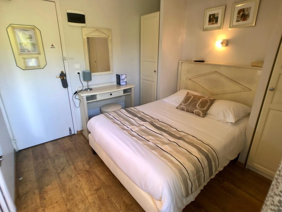 Hôtel Méditerranée Hotel in Le Lavandou