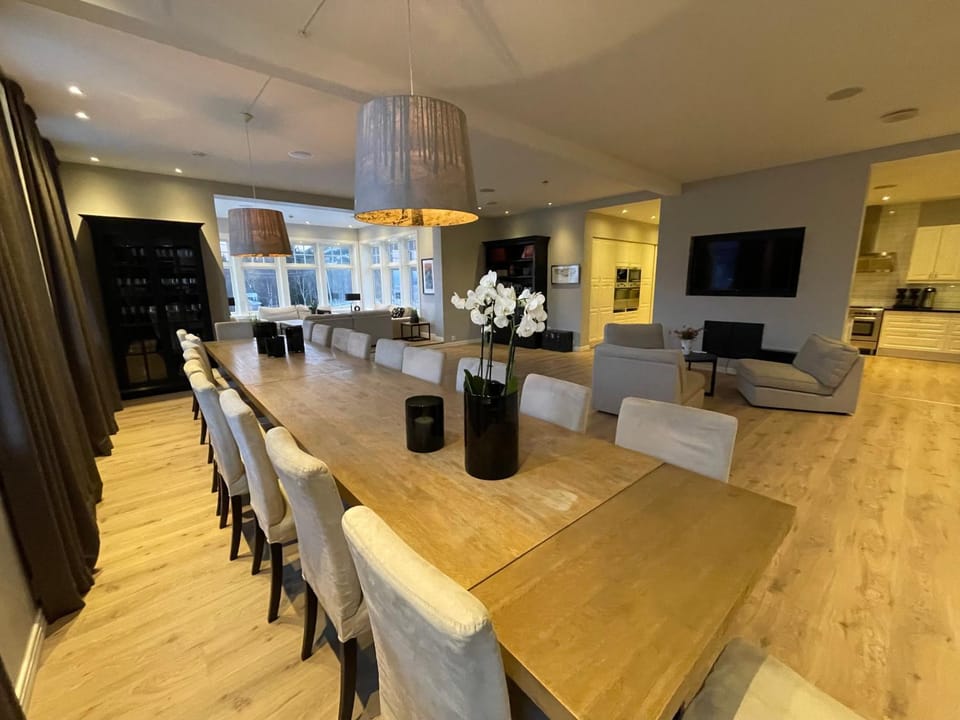 Communal lounge/ TV room, Living room, Dining area