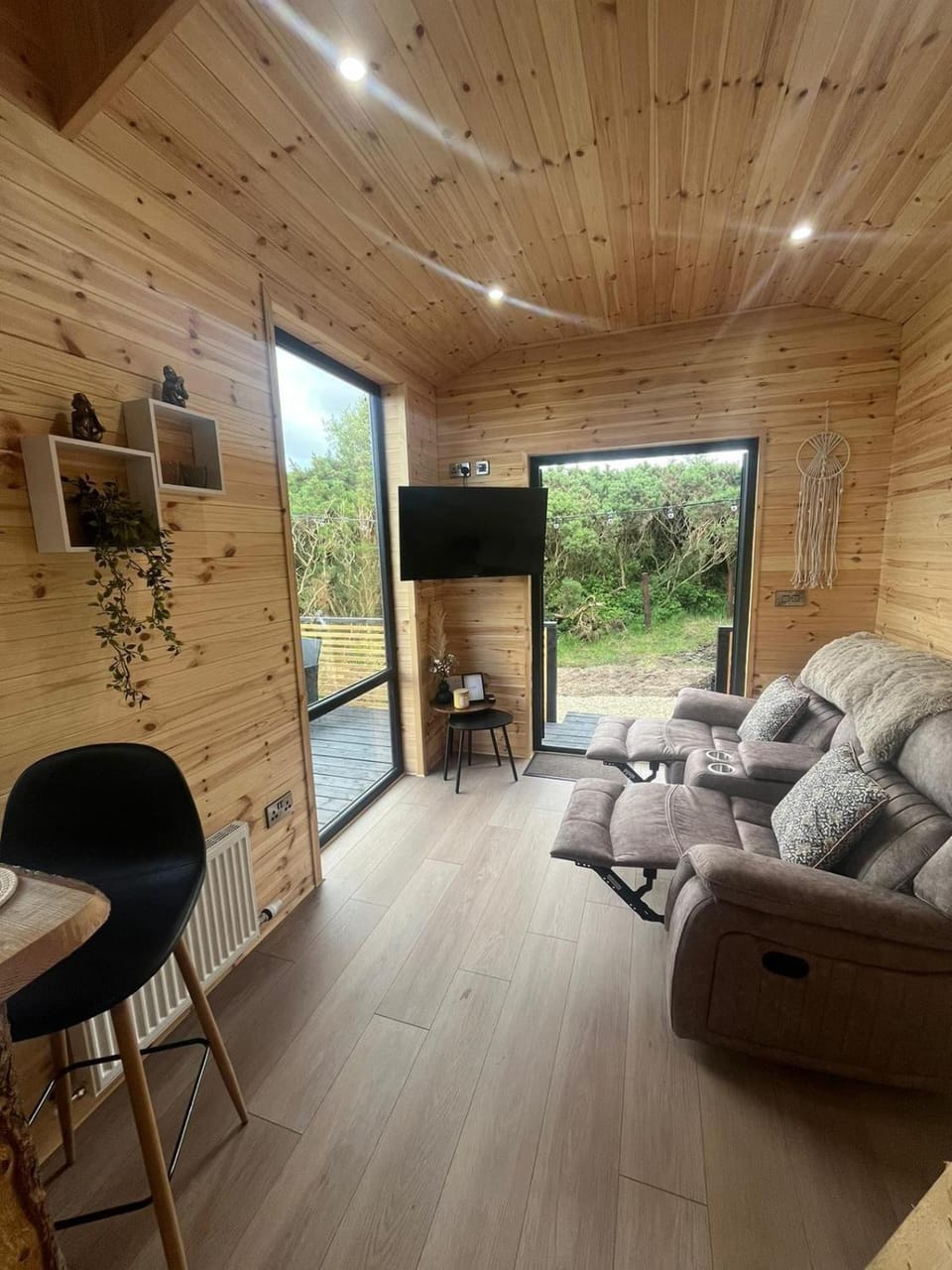 Fiadh Rua Cabin - with Private Outdoor Hottub Pet Friendly Cabin in County Sligo