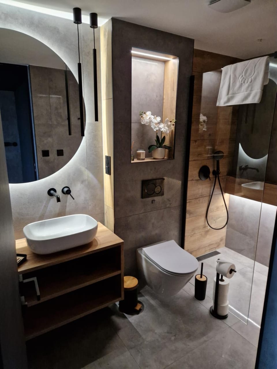 Shower, Toilet, Bathroom