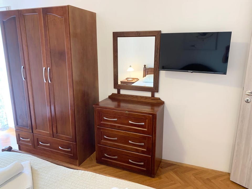 Guesthouse Maver Bed and Breakfast in Cres