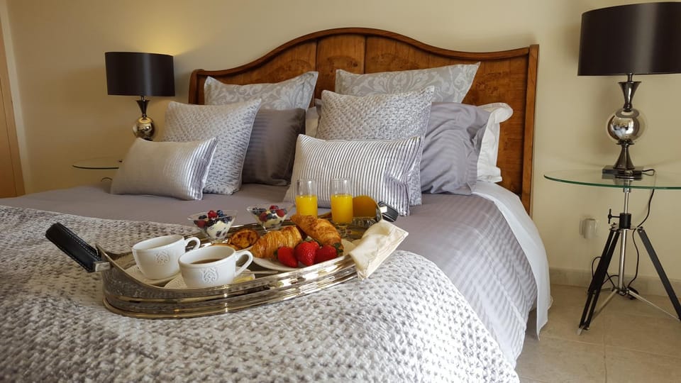 Property building, BBQ facilities, BBQ facilities, Bathroom, Balcony/Terrace, Balcony/Terrace, Other, Bedroom, Mountain view